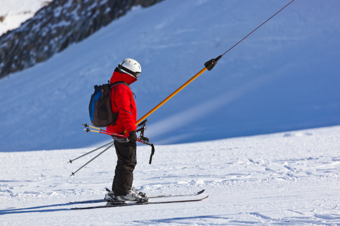 Лыжник на горнолыжном курорте